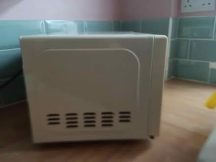 Photo of free Working retro microwave (stalybridge) #3