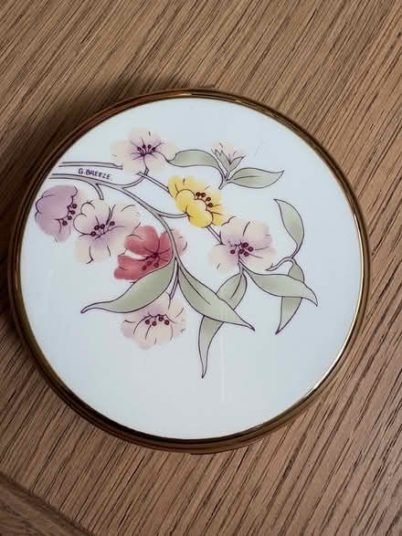 Photo of free Stratton compact mirror and case (Winnersh RG41) #1