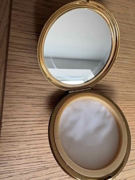 Photo of free Stratton compact mirror and case (Winnersh RG41) #3