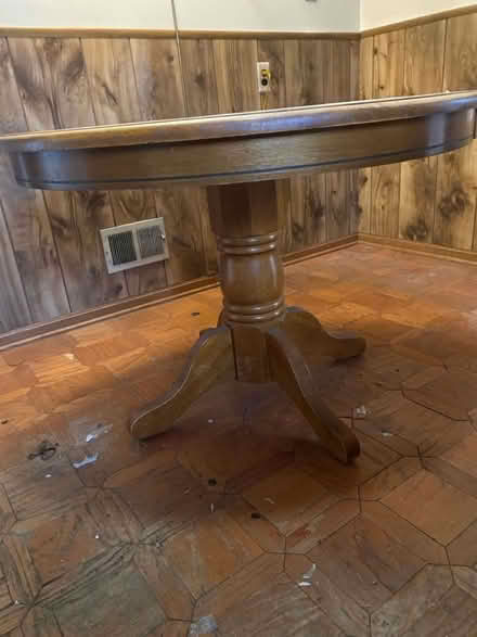 Photo of free Round kitchen table (Upper Ft Washington) #1
