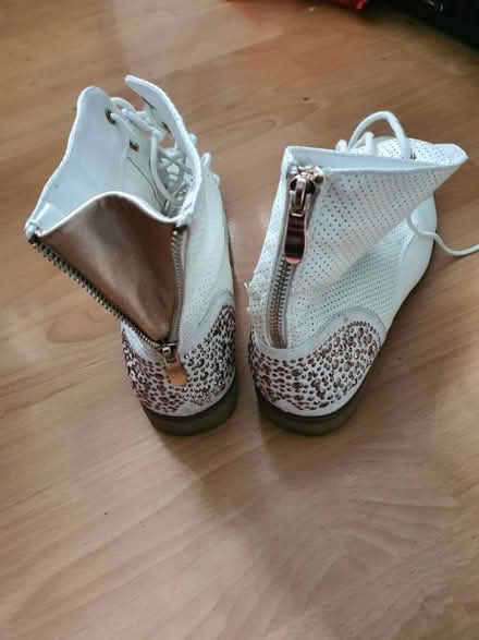 Photo of free White faux leather boots - EUR 39 (Hanworth, TW13) #2