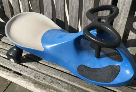 Photo of free One Wiggle Car Blue and White (BR6) #2