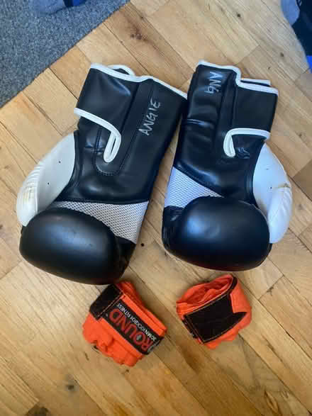 Photo of free Boxing / kickboxing gloves & wraps (98178) #2