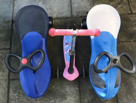 Photo of free One Wiggle Car Blue and White (BR6) #1