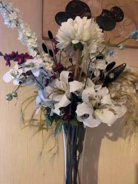 Photo of free Fake flower arrangements with vase (Hednesford WS12) #3