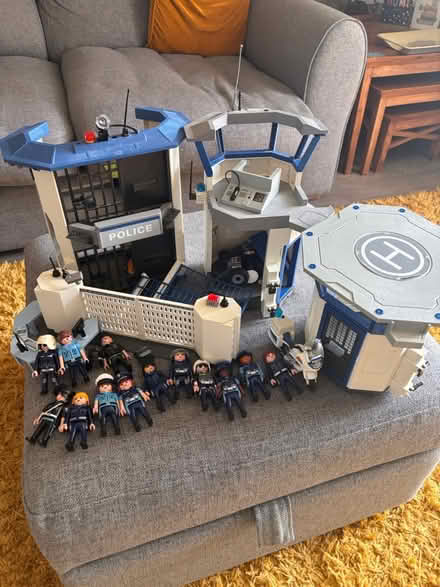 Photo of free Playmobil police figures and set (CT33FP) #1