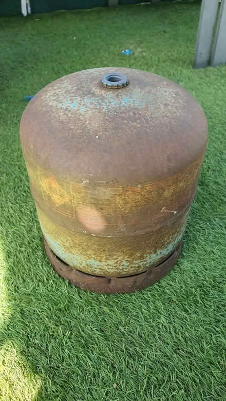 Photo of free Camping Gaz cylinder (Calne SN11) #1