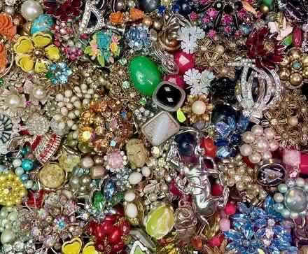 Photo of Old/broken costume jewellery (Oswestry SY11) #1