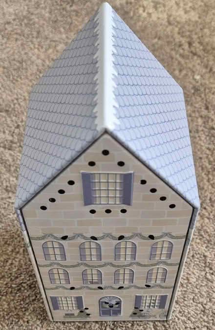 Photo of free Small Novelty Light Up House Tin (Handforth SK9) #1