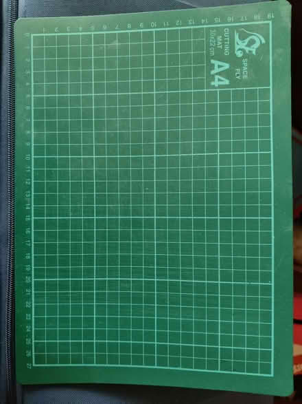 Photo of free A4 cutting mat (CV32 lillington) #1
