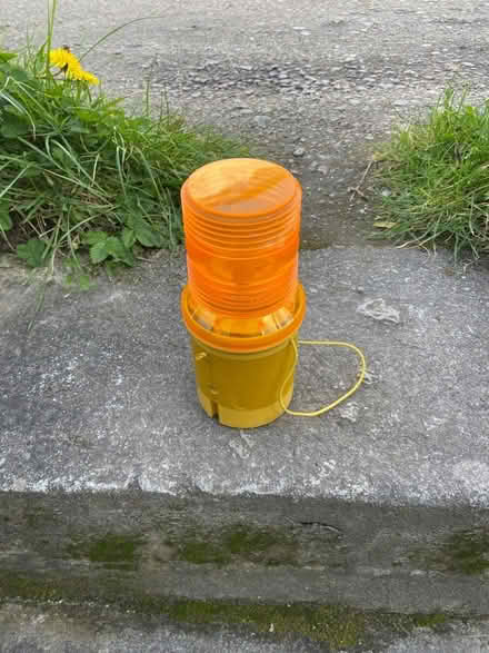 Photo of free Warning light ,flashes, stand/hang, (St Just TR19) #1