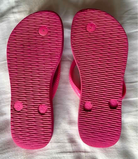 Photo of free Girls Havaianas flip flops EU 31 (Chatham, ME4) #3