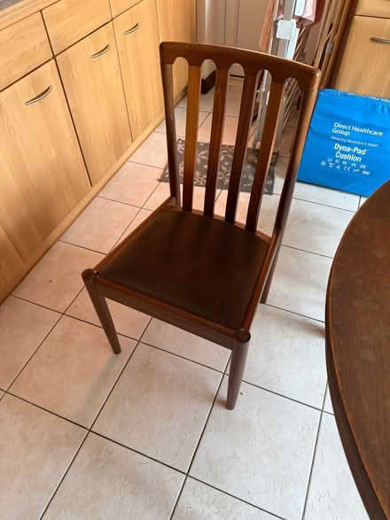 Photo of free Dining table and 7 chairs (Rayleigh SS6) #3