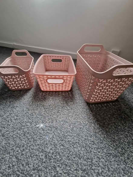 Photo of free X3 pink storage baskets (Ng3) #1