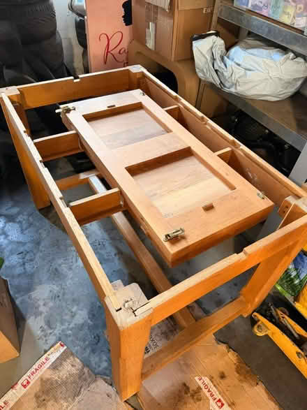 Photo of free Oak extendable table (SE15) #4