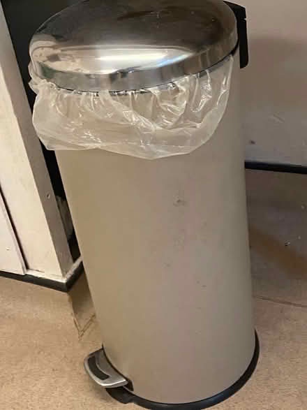 Photo of free Large pedal bin (St Cross SO23) #2