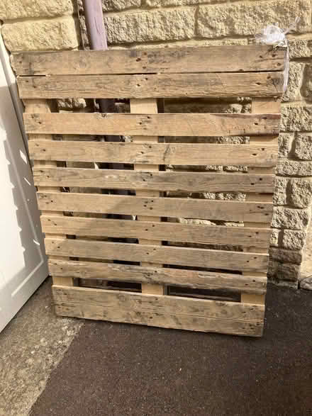Photo of free Wooden pallet (Bussage GL6) #1