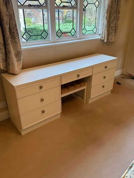 Photo of free White dressing table (Esher KT10) #4