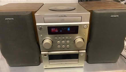 Photo of free AIWA hifi system with Tape/CD/Tuner (Northolt UB5) #4