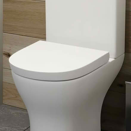 Photo of free Toilet seat, with lid and fixings (Comiston EH10) #1