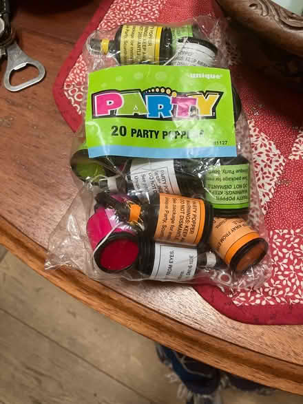 Photo of free Party Poppers (Thingwall CH61) #1
