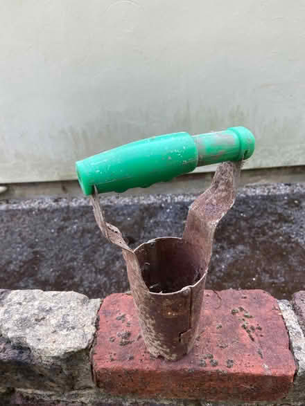 Photo of free Metal bulb planter (Old Slade KT16) #1