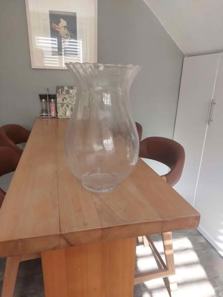 Photo of free Glass vase (Carpenders Park WD19) #1