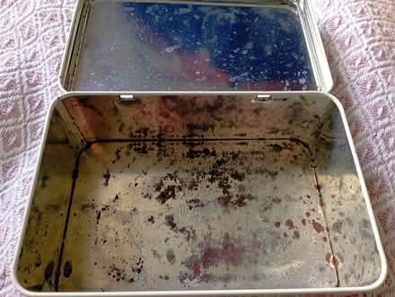 Photo of free Small tin box with lid (Top Amersham HP6) #1