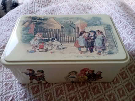 Photo of free Small tin box with lid (Top Amersham HP6) #2