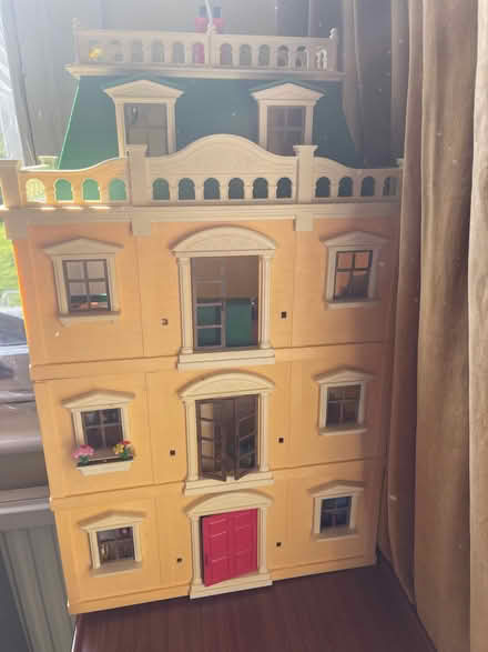 Photo of free Dolls House (Castle MK40) #1