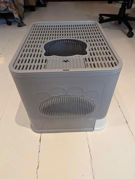 Photo of free Cat litter tray hooded #2 (SE3) #3