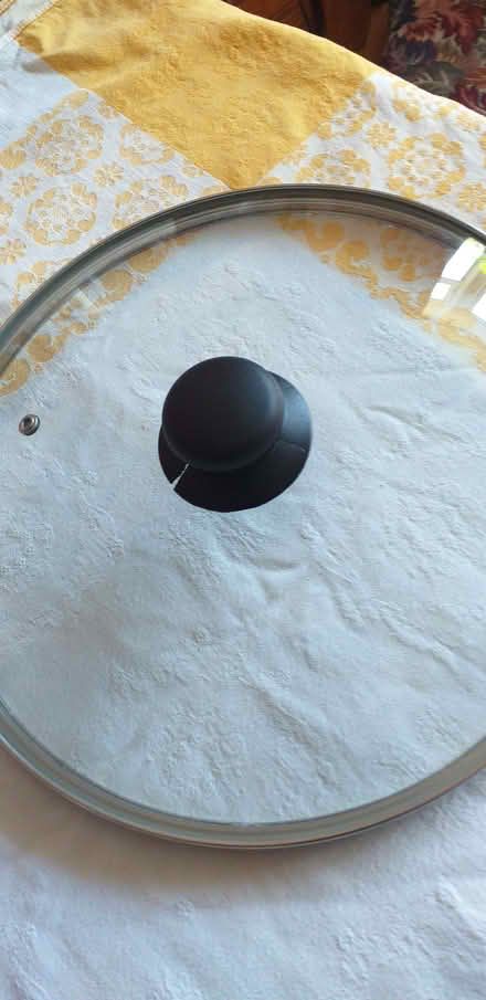 Photo of Broken glass lid with good handle (Drayton NR8) #1