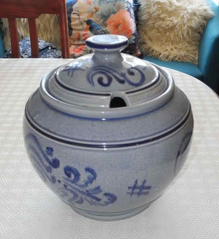 Photo of free large earthenware pot / tureen (Whitehill SG4) #1