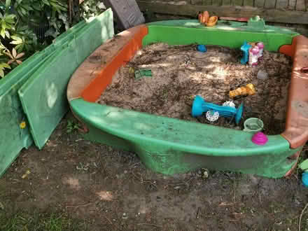 Photo of free Sand pit with a cover +(sand?) (KT6 Surbiton) #1