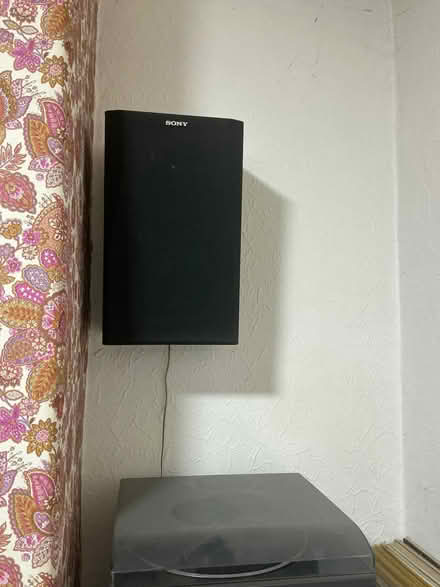 Photo of free Hi-fi system + speakers (Central Scarborough YO12) #2