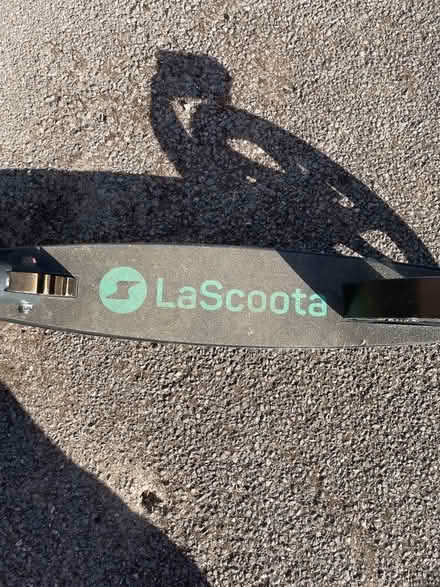 Photo of free Lascoota Foldable Kids Blue scooter (Finchampstead RG40) #2