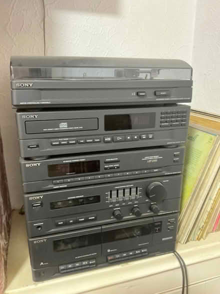Photo of free Hi-fi system + speakers (Central Scarborough YO12) #1