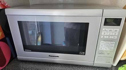 Photo of free Panasonic 900W Microwave (Cm15 8px) #1