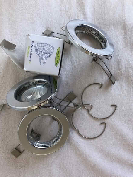 Photo of free 3 x Spotlight fittings including 1 halogen bulb (Cold Harbour OX1) #1