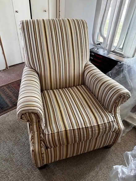 Photo of free Very comfortable upholstered chair (St. Paul Mac groveland) #1