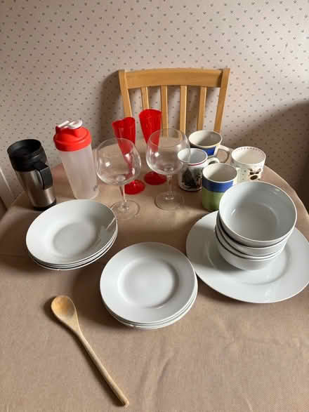 Photo of free Plates, mugs and kitchenware (Ruthrieston AB10) #2