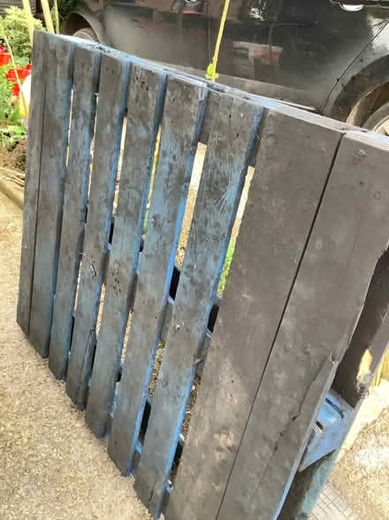 Photo of free Wooden pallet (Caton LA2) #1