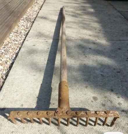 Photo of Old rigid metal rake (Moulton NN3) #2
