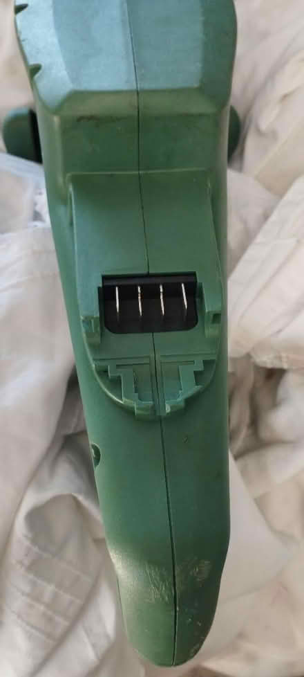Photo of Bosch battery and charger (Hooe) #2