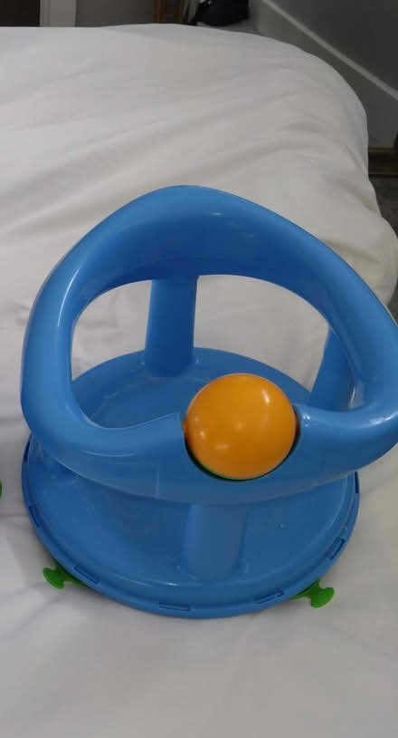 Photo of free Baby bath seat (Hitchin SG4) #1