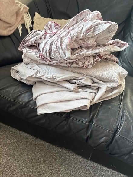 Photo of free Bedding/Towels (Drayton Park N5) #1