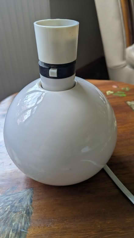 Photo of free White lamp base (CM15 Shenfield) #1