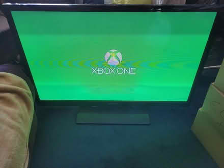 Photo of free Flatscreen Samsung TV on stand/base (Perth - PH2) #1