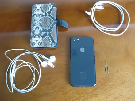 Photo of free iPhone 8 currently using iOS 16.7.12 (Croham CR2) #1