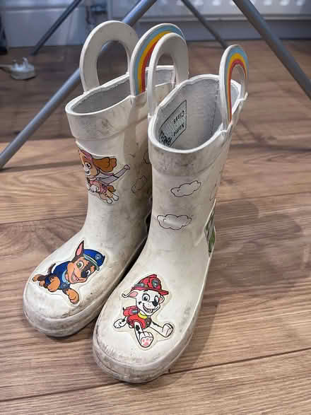 Photo of free Kids' shoes sizes 8-9 (EU 25-26) (Hale End IG8) #2